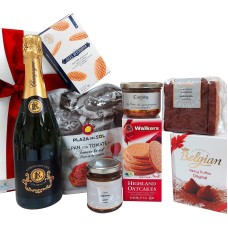 Paquete de champagne y tapas con salados y dulces.