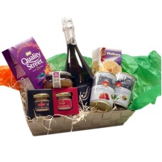 Cesta De Aperitivo Con Prosecco Y Golosinas