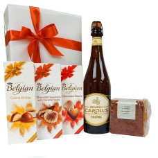 Caja de regalo de madera con tripel belga y dulces belgas.