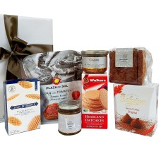 Paquete de tapas con salados y dulces.