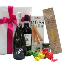 Prosecco vino italiano y golosinas italianas como regalo
