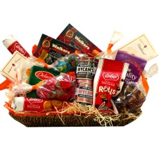 Canasta de dulces gigante con café como regalo promocional