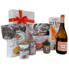 Paquete de regalo con snacks italianos y españoles y vino español.