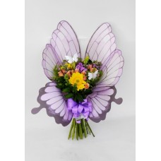 Ramo estilo mariposa con rosas tropicales
