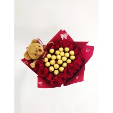 Ramo de rosas y bombones Ferrero con peluche