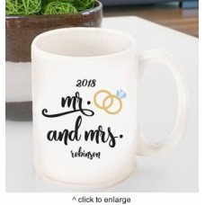 Taza de café personalizada del anillo de bodas del Sr. y de la señora