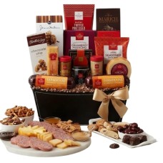 Cesta de regalo con bocadillos para fiestas