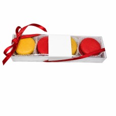 Caja de 4 macarons con funda personalizada de la marca.