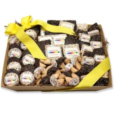 Cesta de regalo gourmet con logo - 60 piezas