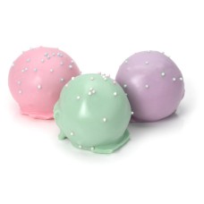 Deliciosos bombones de pastel de trufa belga en tonos pastel