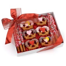 Caja de regalo de 12 románticos de chocolate belga y caramelo pretzel varitas y giros