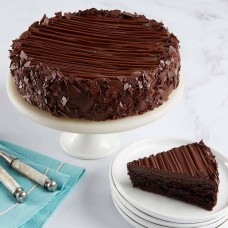 Pastel de brownie bañado en triple chocolate
