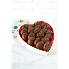Galletas de mantequilla de maní cubiertas de chocolate con leche del día de San Valentín - 20 piezas