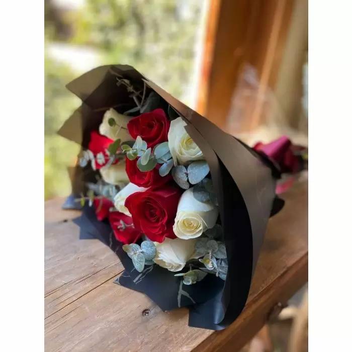 Red & White Roses (12 Roses)