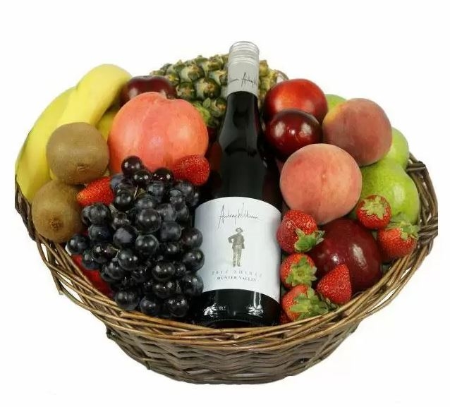 Cesta de frutas y vino