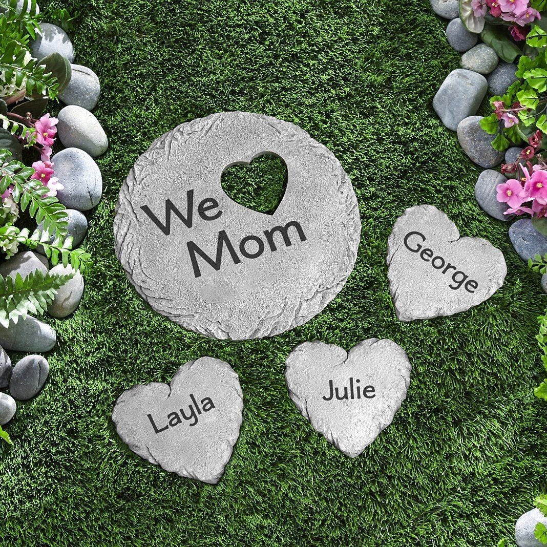 En su corazón, piedras del jardín