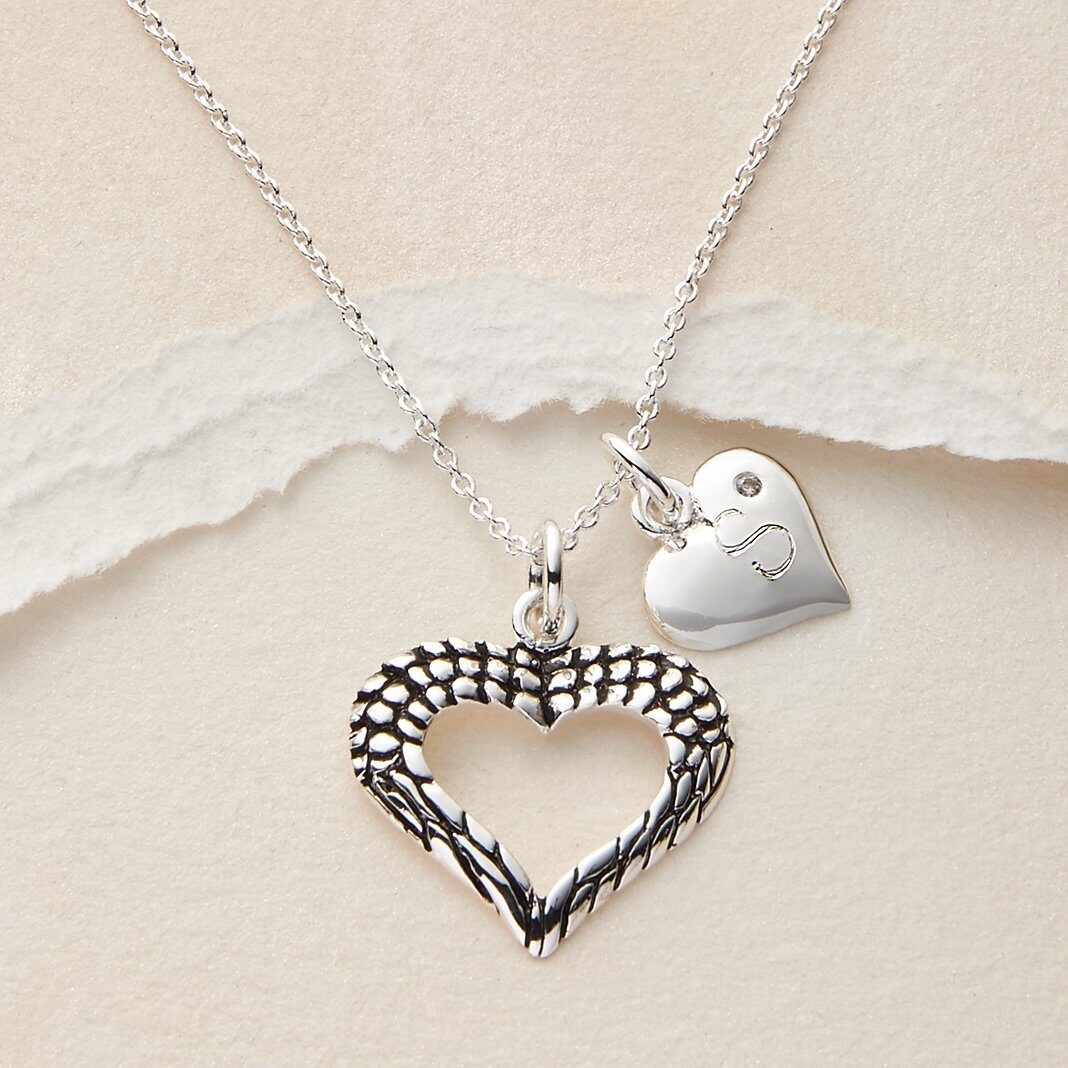 Collar de protección con alas de ángel