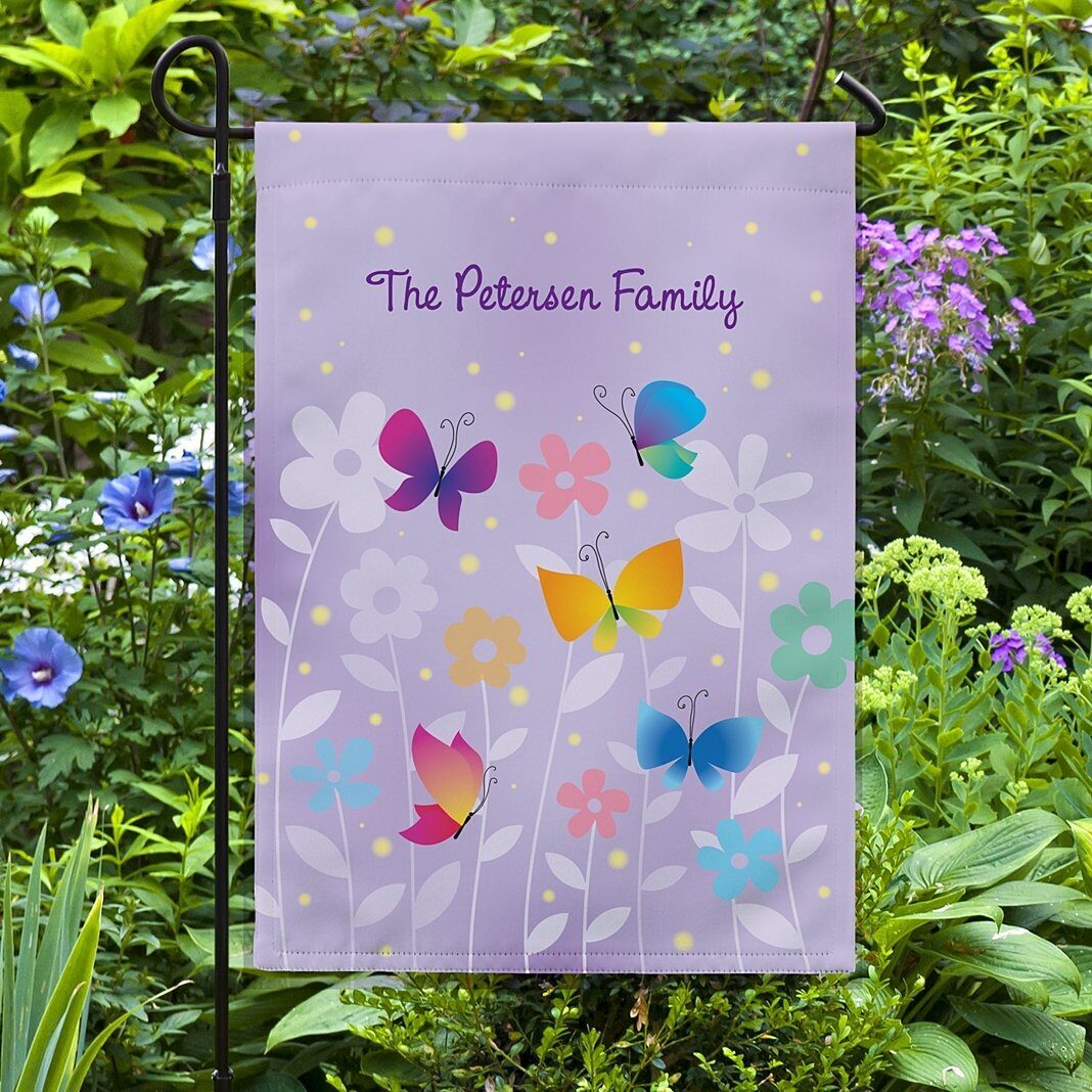 Bandera de jardín con mariposas de primavera