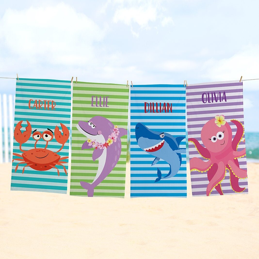 Toalla de playa con rayas oceánicas
