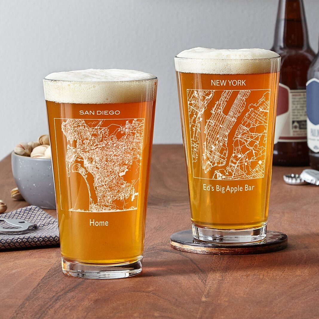 Mapa de la ciudad, vaso de cerveza de pinta