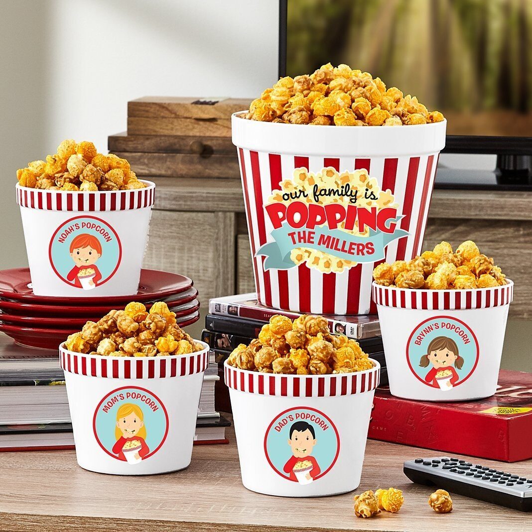 Nuestra familia está haciendo palomitas de maíz en un balde (balde pequeño)