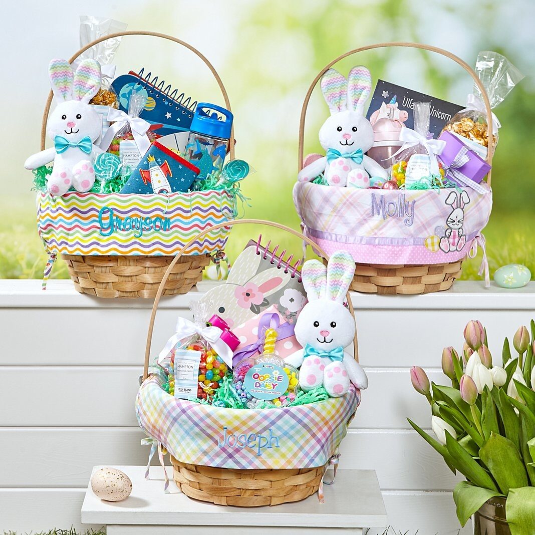 Cesta de Pascua bordada premium de 12 €