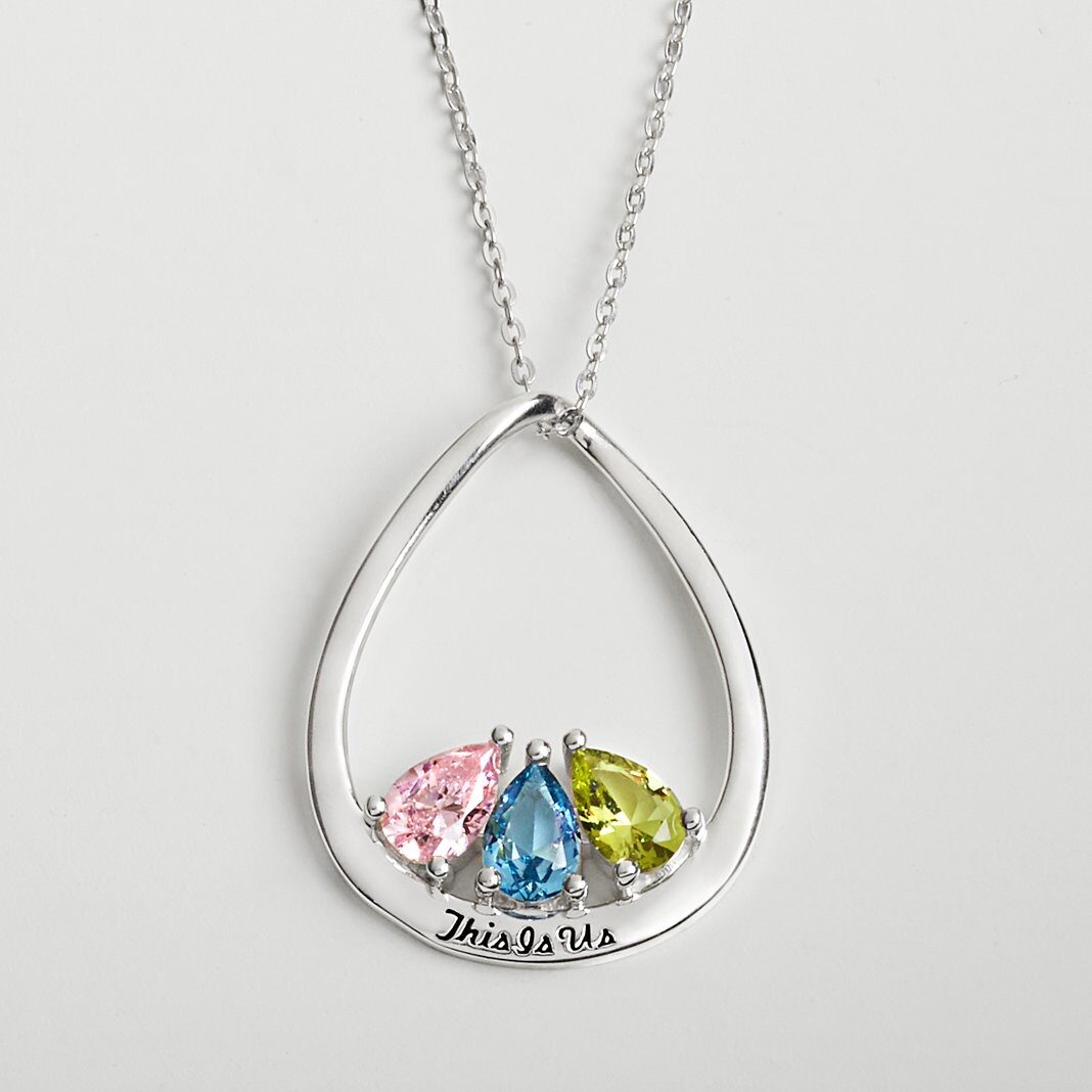 Este es nuestro collar con piedra de nacimiento familiar