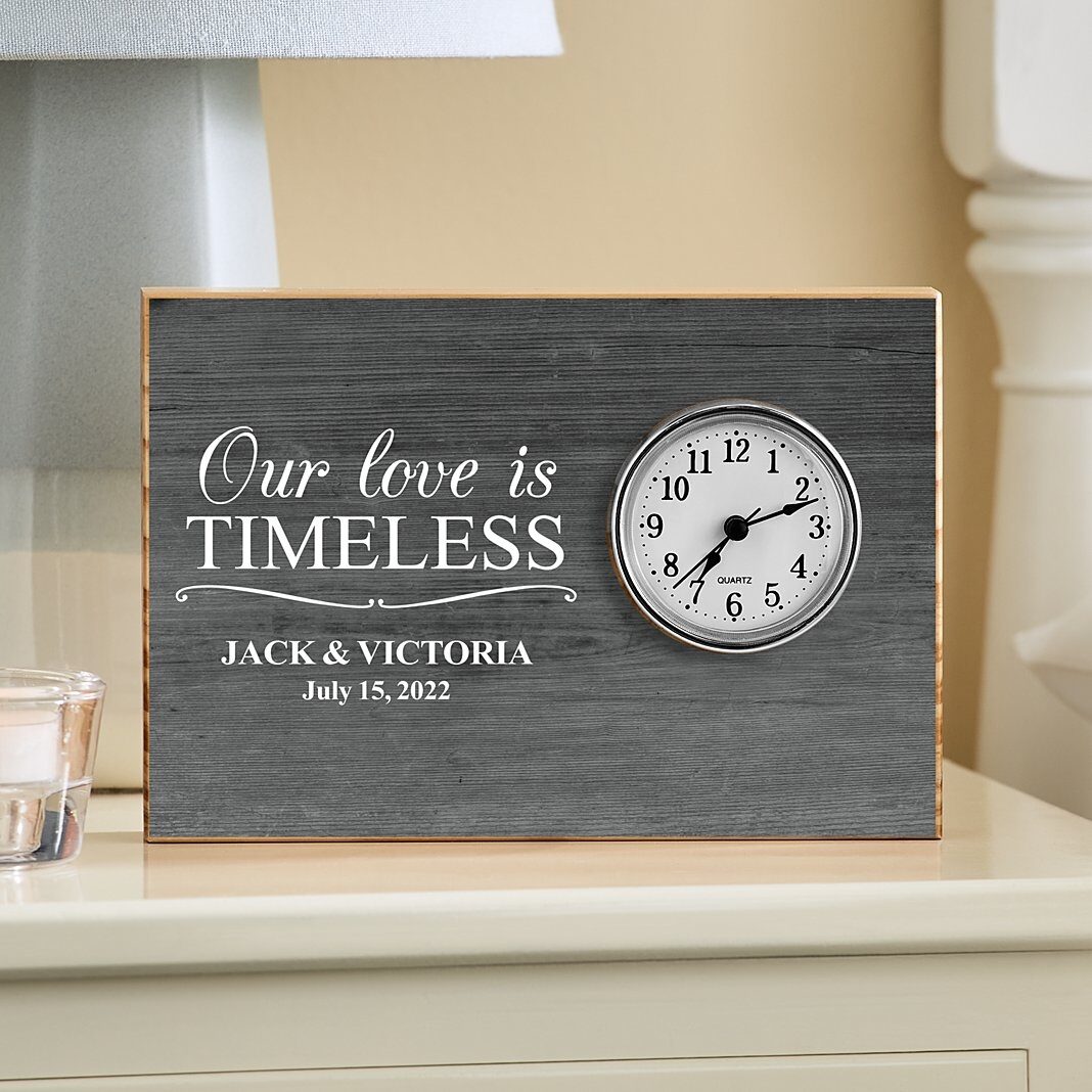 Reloj de madera "El amor es eterno"
