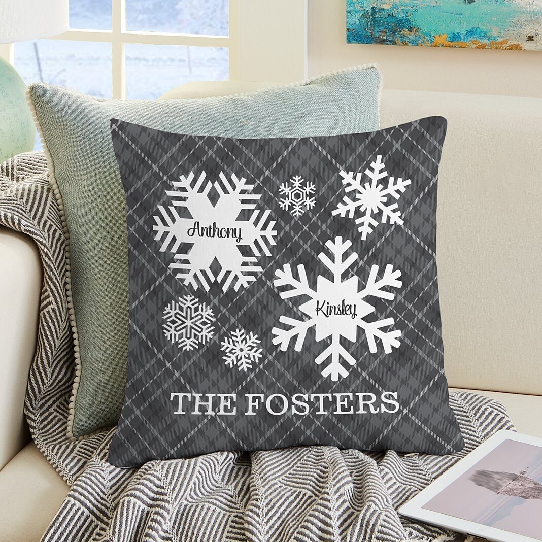 Cojín decorativo familiar con diseño de copos de nieve