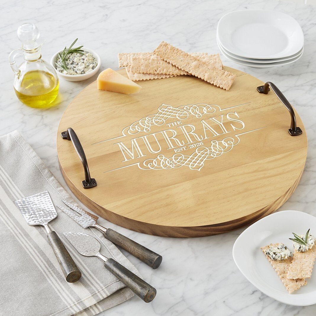Bandeja decorativa clásica de madera de pino con nombre familiar