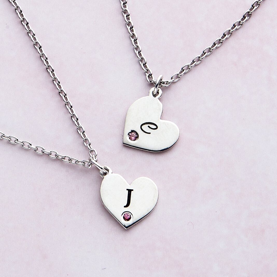 Collar con piedra natal "Cerca del corazón"