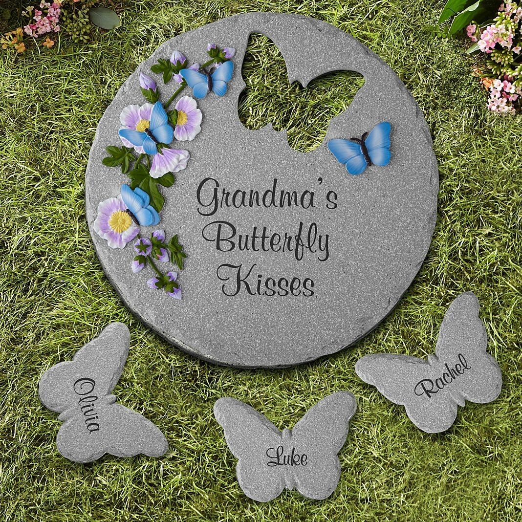 Piedra de jardín con besos de mariposa