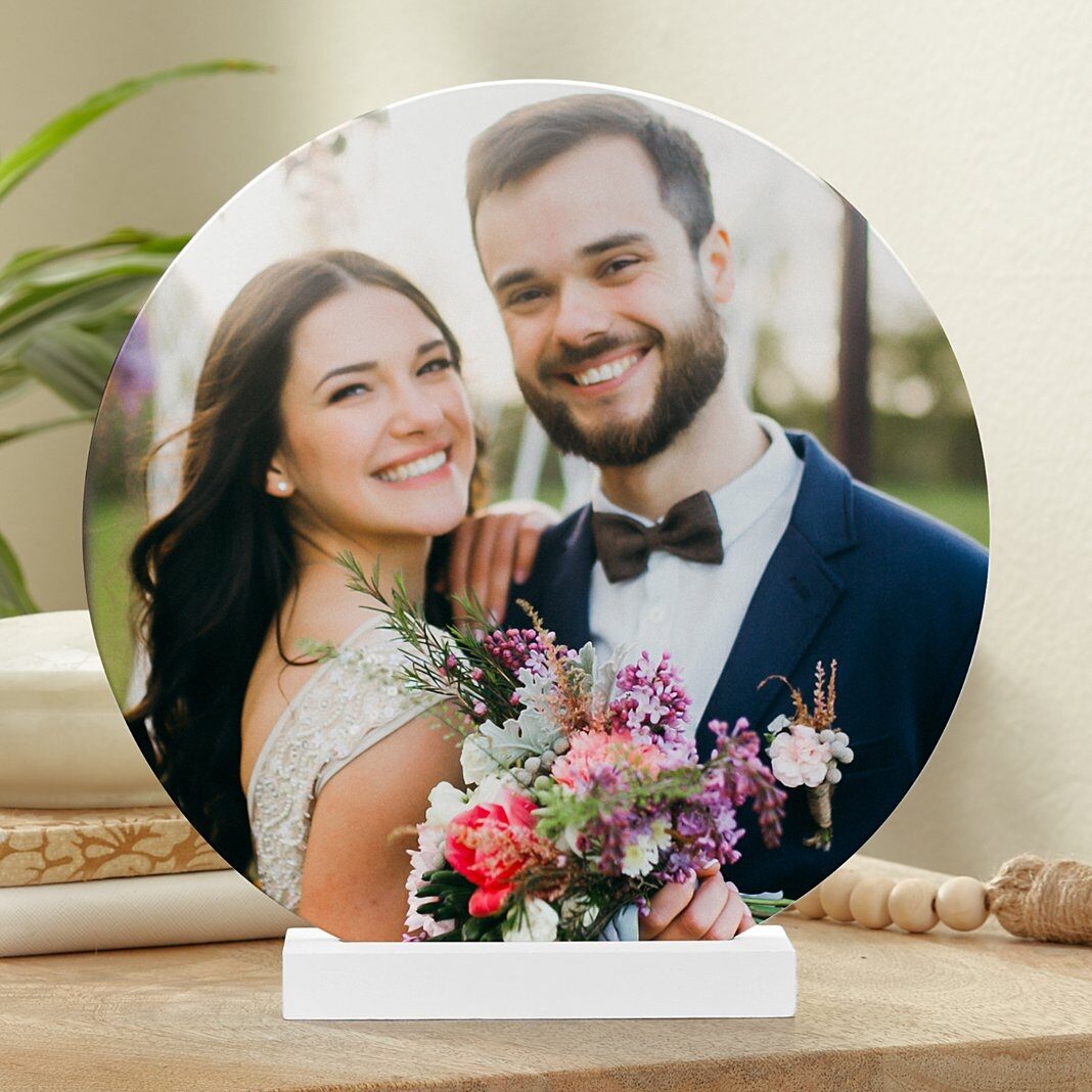 Círculo de madera para fotos con soporte