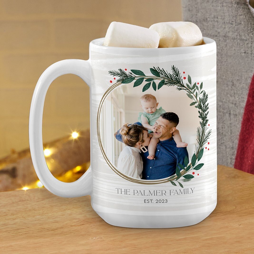 Taza con foto de corona de acebo