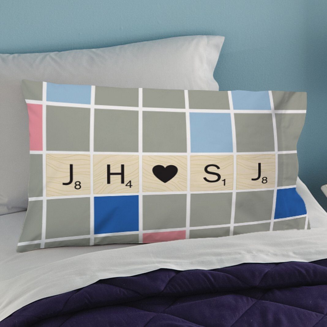 Funda de almohada con iniciales de Scrabble®