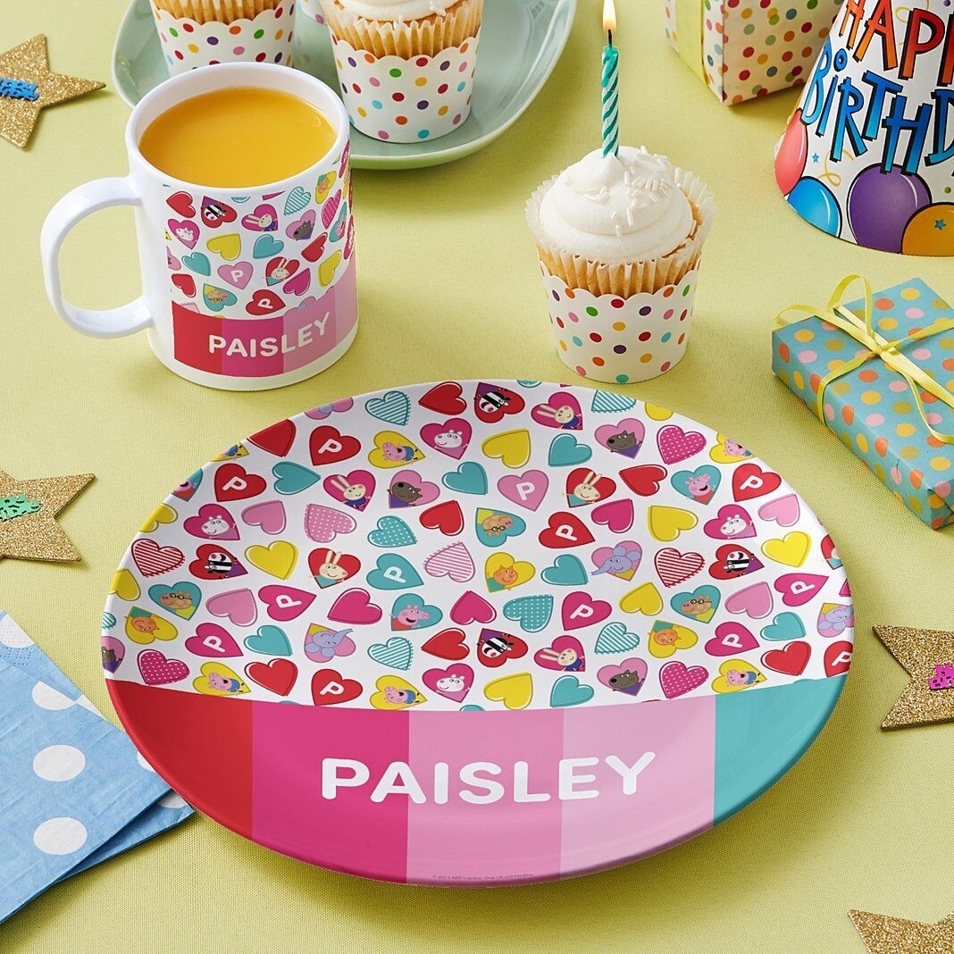 Vajilla personalizada con corazones coloridos de Peppa Pig y sus amigos