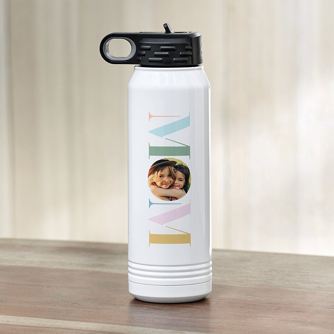 Botella de agua con foto de mamá