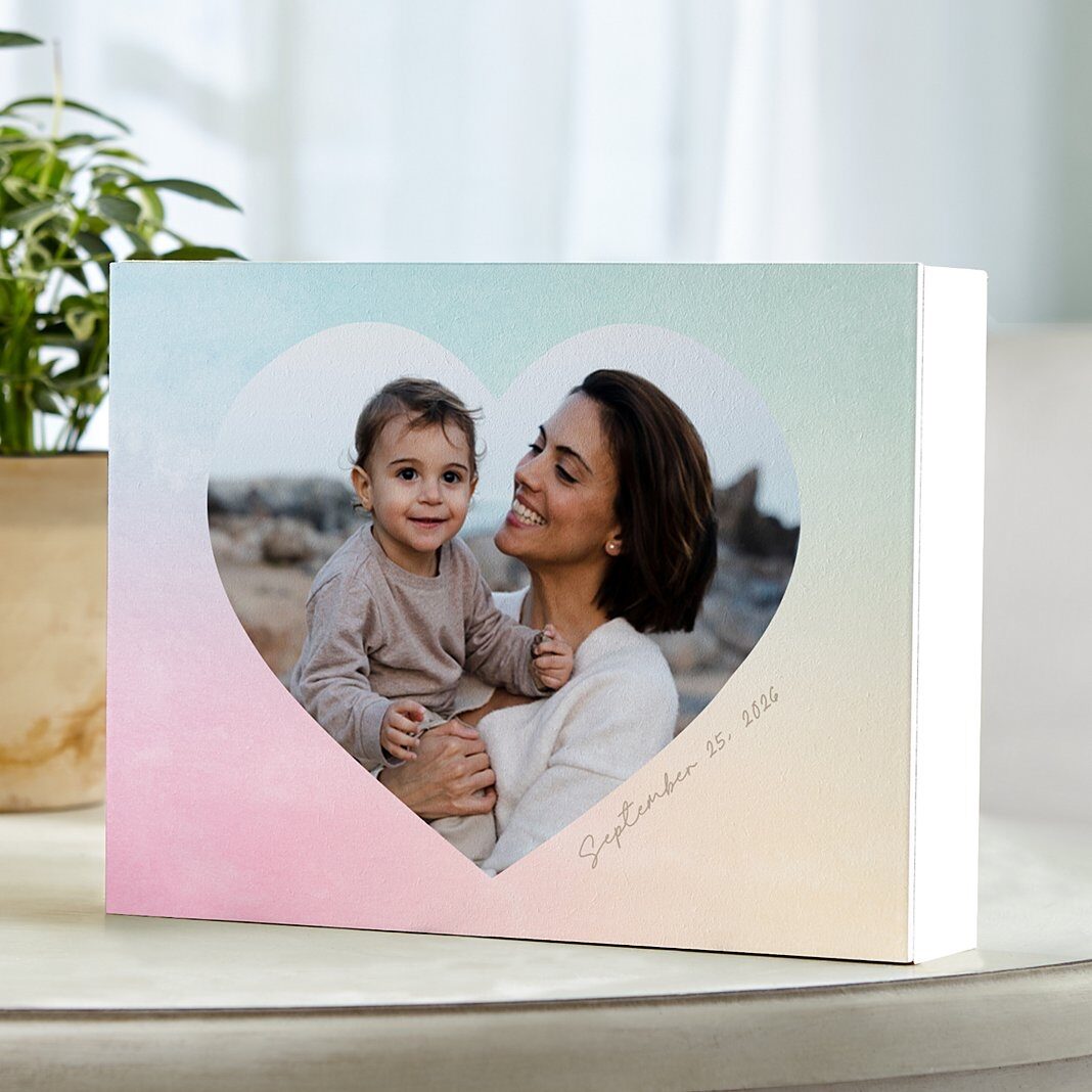 Bloque de madera con foto de corazón en colores pastel