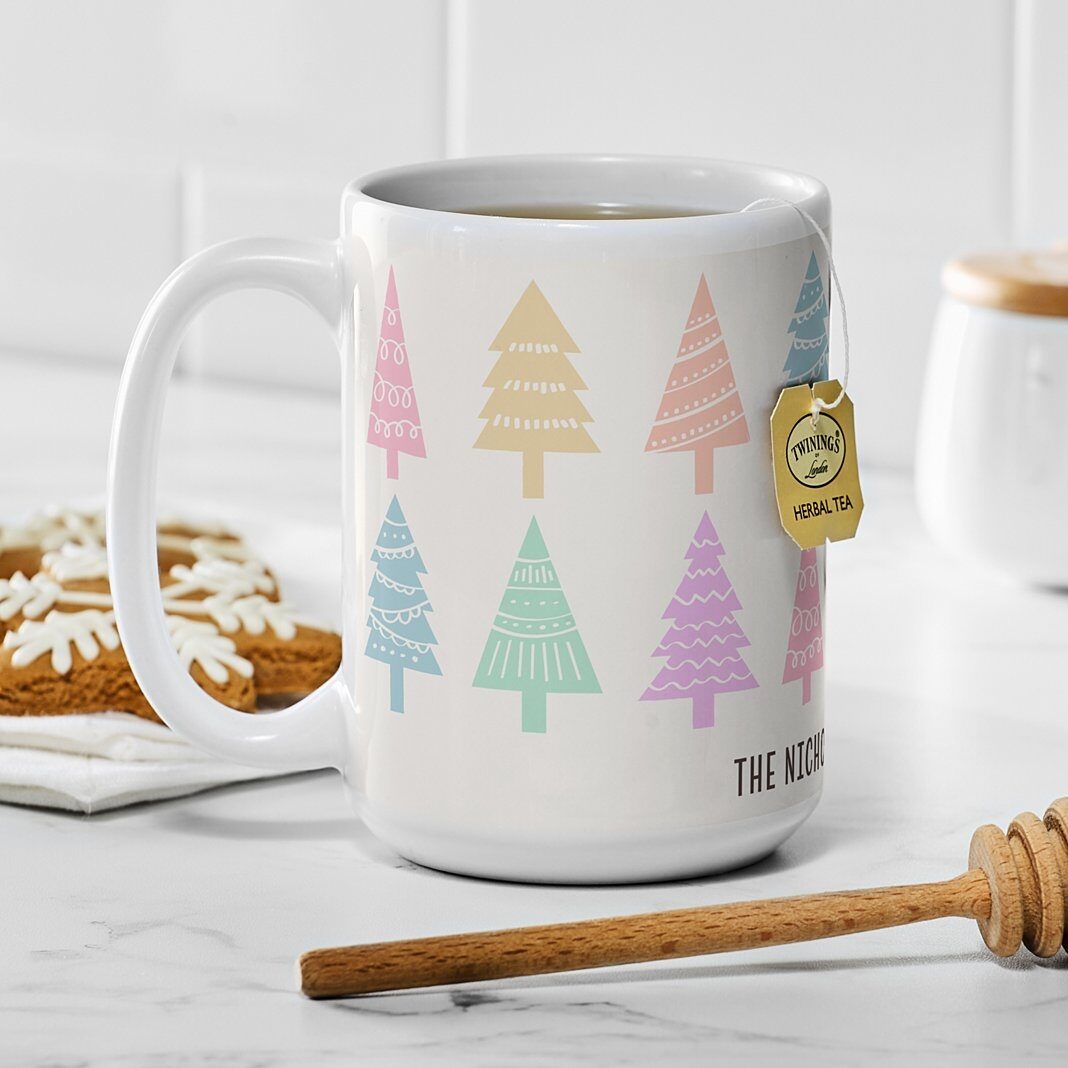 Nueva taza con árboles de ciruelas escarchadas