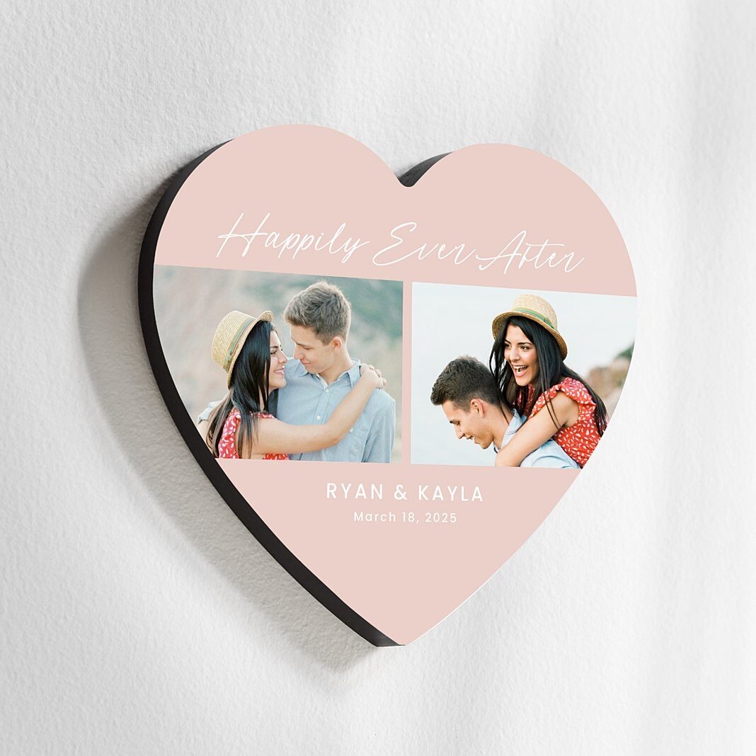 Letrero de pared de madera con forma de corazón y la frase "Felices para siempre"
