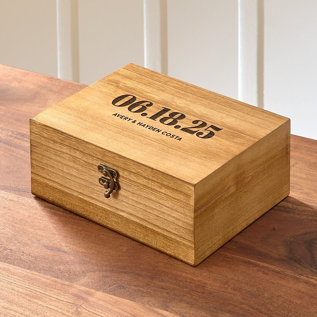 Caja de madera para recuerdos romántica