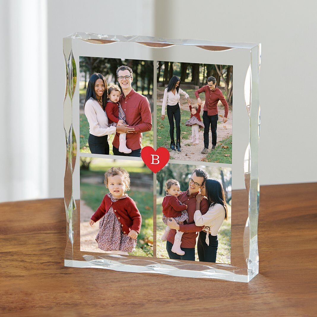 Bloque acrílico multifotográfico con inicial de corazón