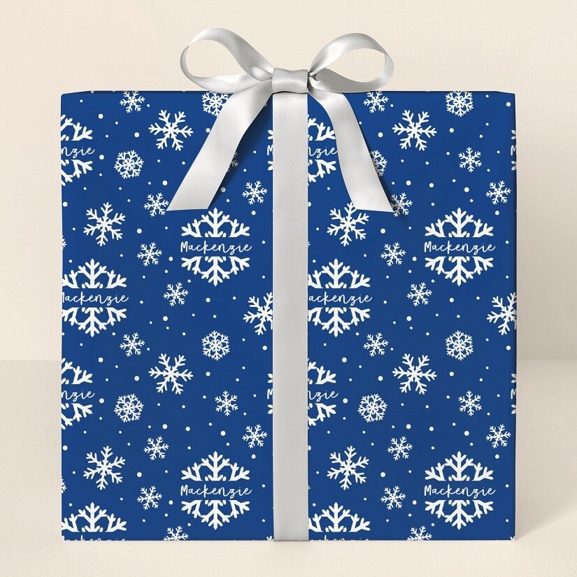 Papel de regalo elegante con diseño de copos de nieve