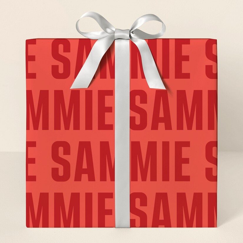 Papel de regalo en mayúsculas