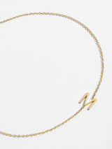 Pulsera con miniletras de Maya Brenner