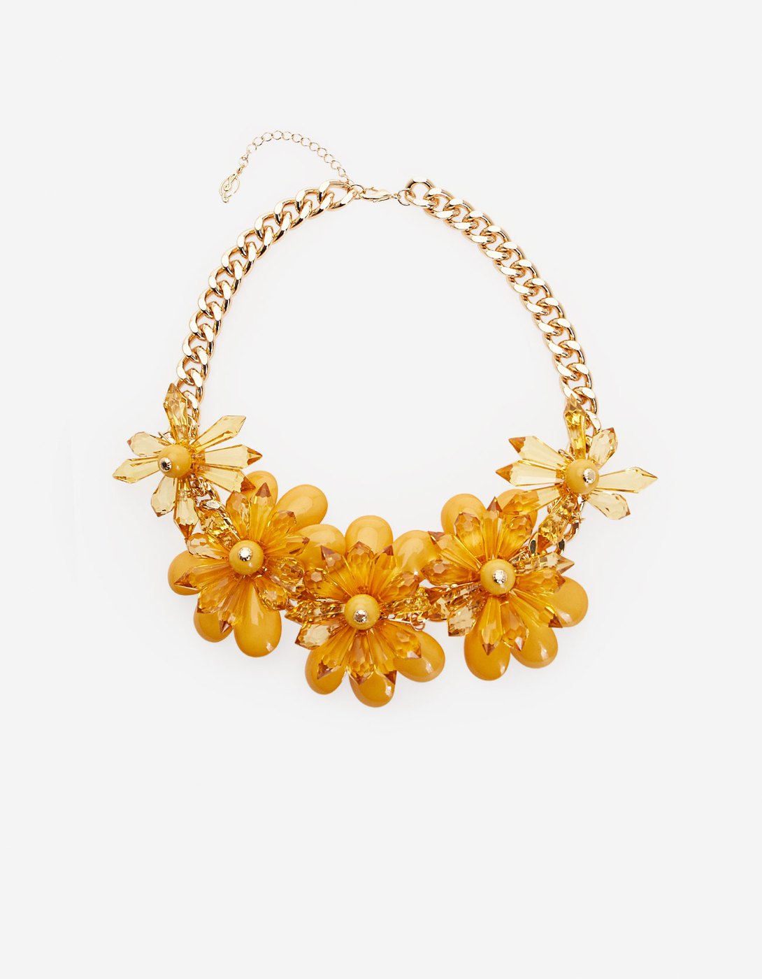 Collar con grandes encantos florales