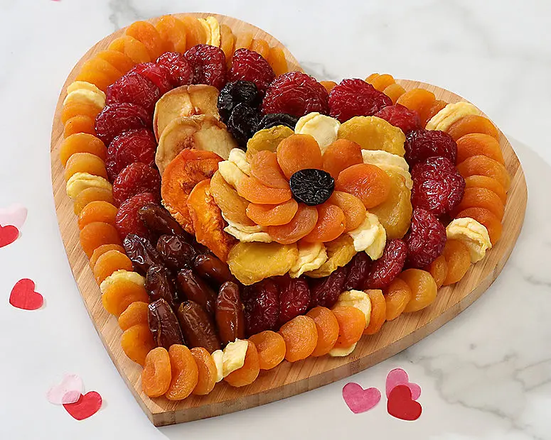 Bandeja de frutas en forma de corazón