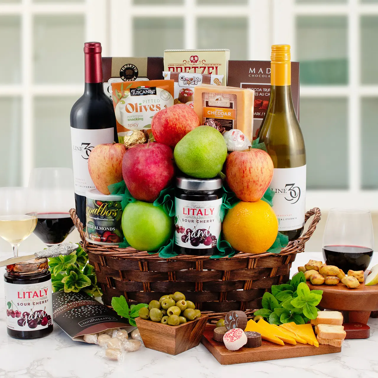 Va Bene Vino italiano, queso y fruta Cesta de regalo