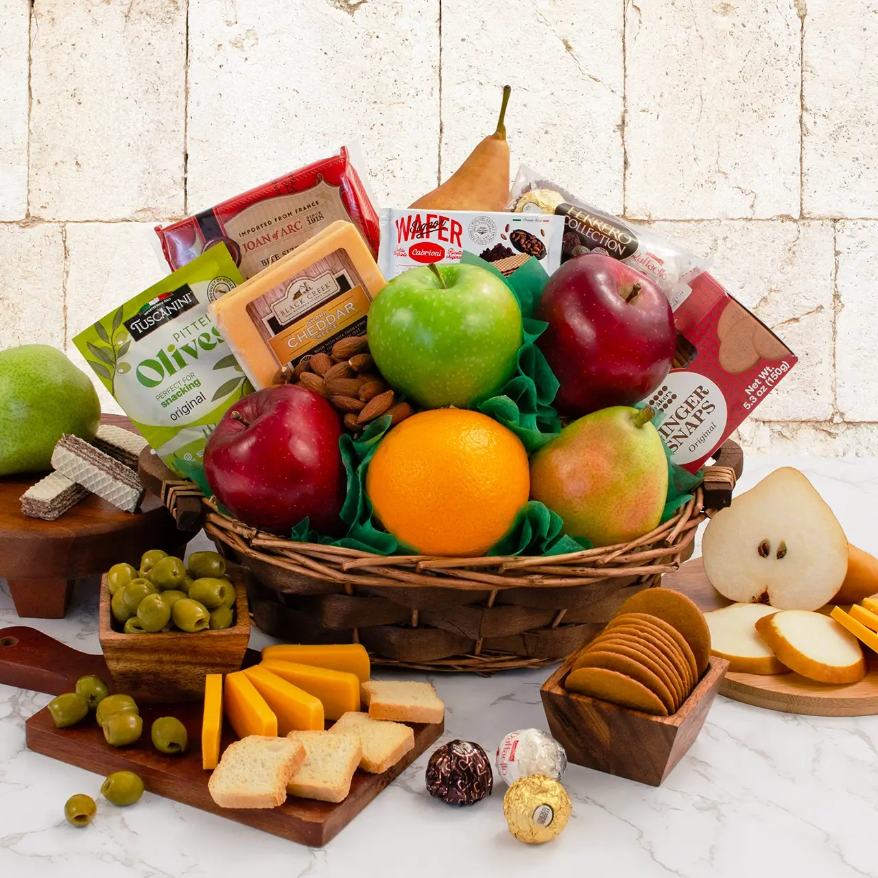 Cesta de regalo de fruta fresca de jardín