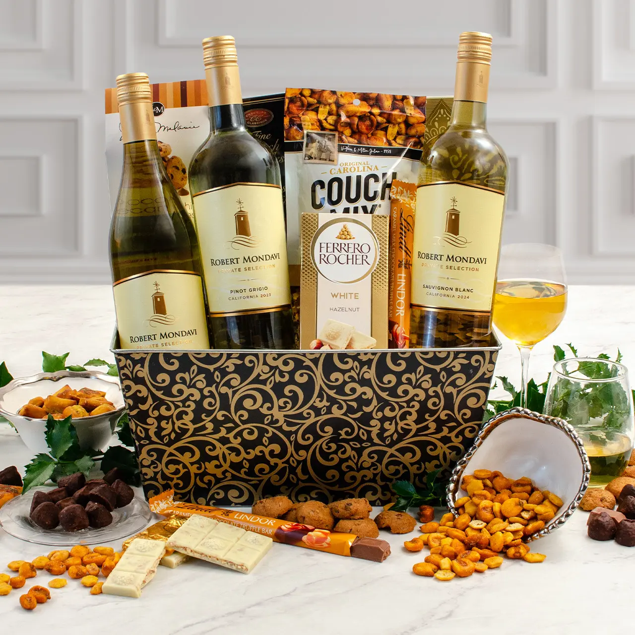 Cesta de regalo con trío de vinos blancos Mondavi